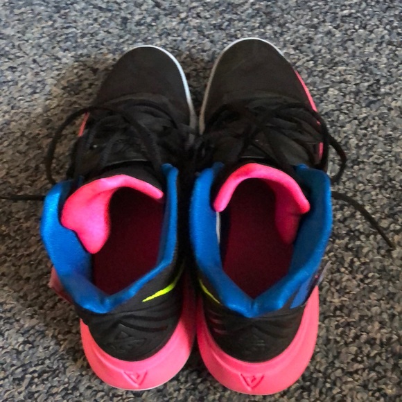 These are brand new kyrie 5 and they are very nice - Picture 5 of 6